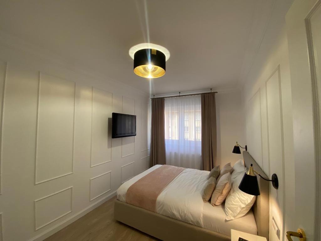 Central Spacious Apartment With Balcony - Alba Carolina Alba Iulia Exterior foto